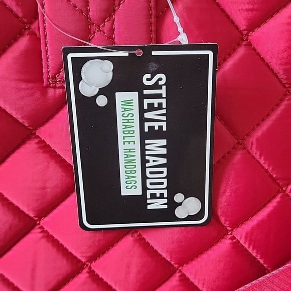 NWT STEVE MADDEN GYM WASHABLE RED BAG QUILTED CROSSBODY WEEKENDER - Picture 8 of 9